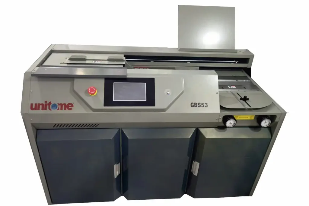Unitome GBS553 termal ciltleme makinesi. Kontrol paneli ve basınç göstergelerine sahiptir.