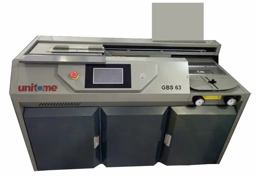 Unitome GBS 63 termal ciltleme makinesi. Kontrol paneli ve depolama özelliğine sahiptir.
